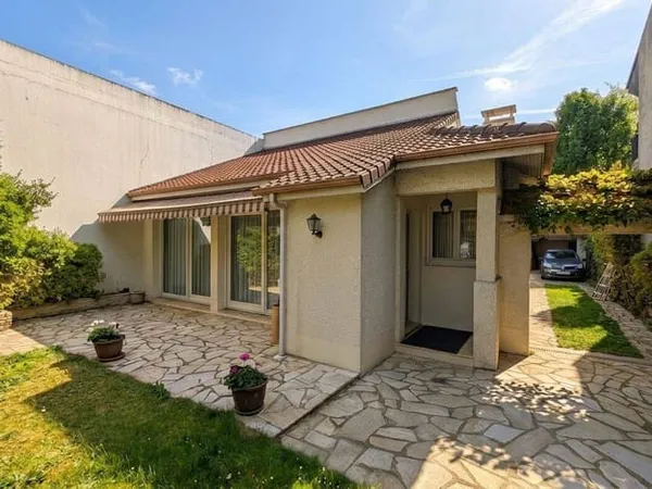 Maison 5 pièces 235 m²