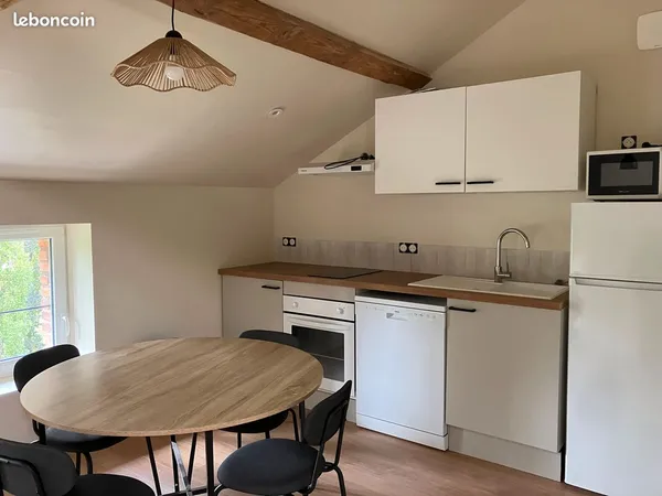 Appartement T2 meublé CREE EN 2025 au 3e et dernier étage hyper calme proche centre