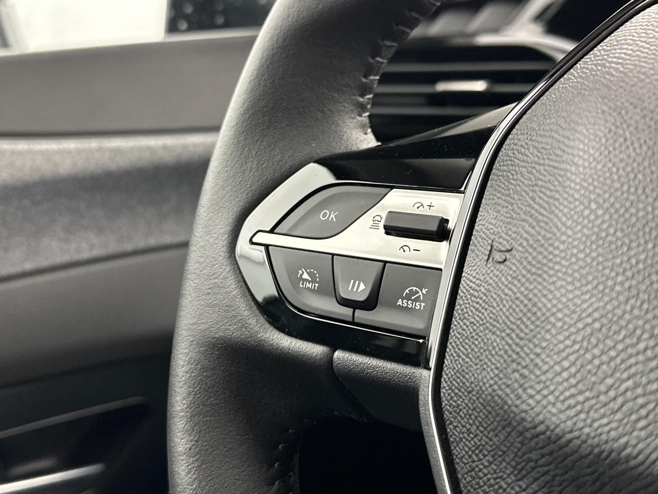 Peugeot 308 hybrid 145 e-dcs6 allure — photo 18