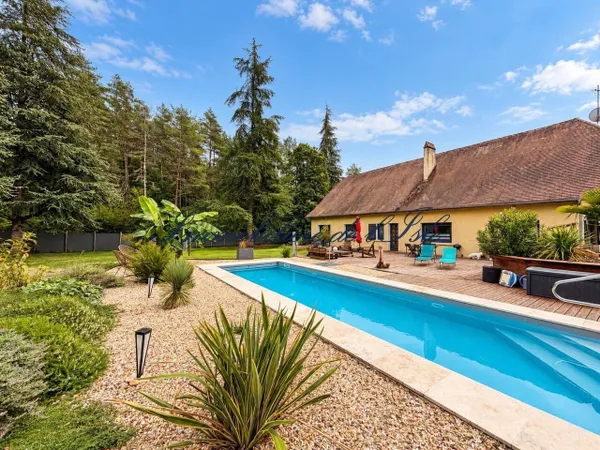 Maison 10 pièces 270 m²