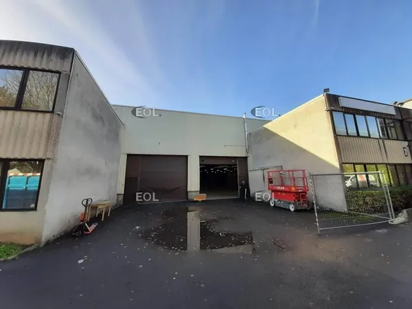 Local d'activité 1102 m²