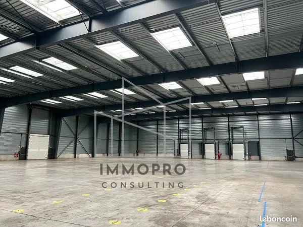 Local 2750 m² Val-de-Reuil