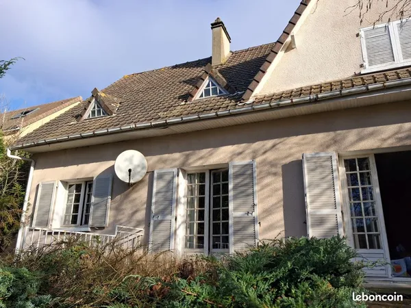 Maison centre-ville avec grand terrain