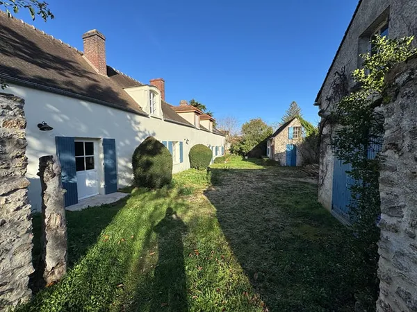 Jolie propriété ancienne entièrement rénovée avec dépendance 5' MONTFORT L 'AMAURY 8 pièces 260 m2