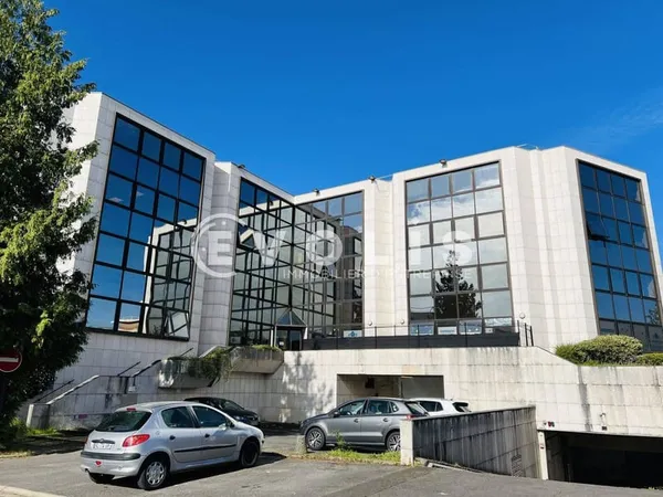 Bureaux 873 m²