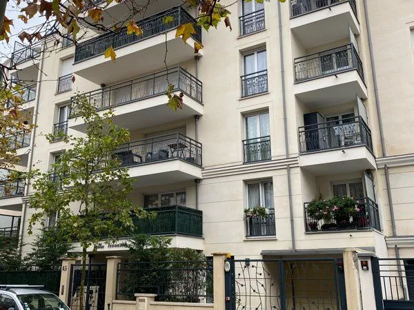 Place de parking dans résidence sécurisée à La Garenne Colombes - Château / Ridel / République / Eur
