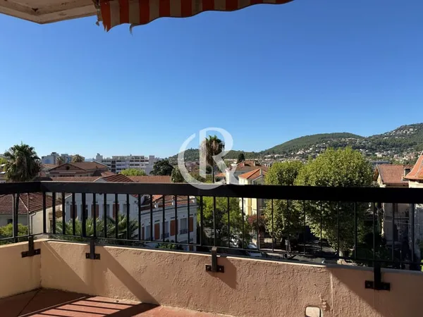 HYERES CENTRE - T3 VUE DEGAGEE - ASCENSEUR