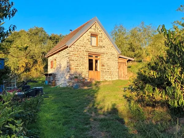 Maison atypique avec terrain de 7850m2