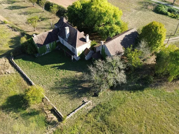Calvignac, propriété et dépendances au bord du lot