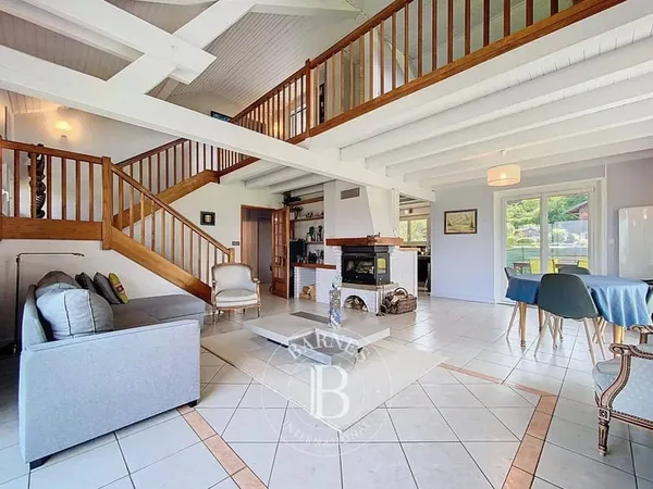 Maison 8 pièces 189 m²