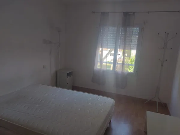 Loue chambre chez l'habitant - 12m²