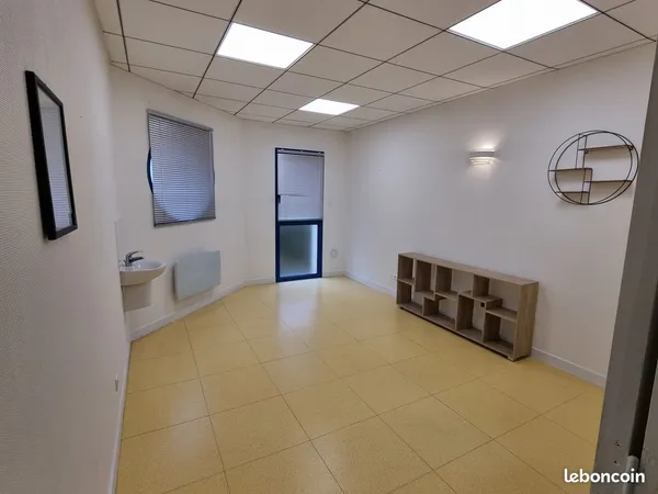Bureau indépendant de 15 m² non meublé