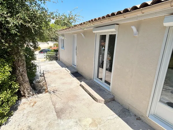 Maison renovee dans un domaine securise