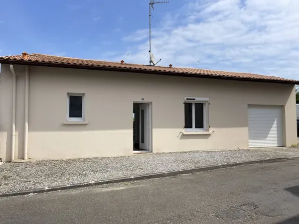 Maison de plain-pied T2 avec garage et cour