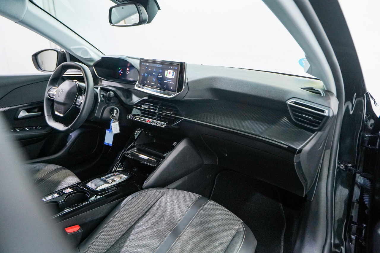 Peugeot 208 — photo 30