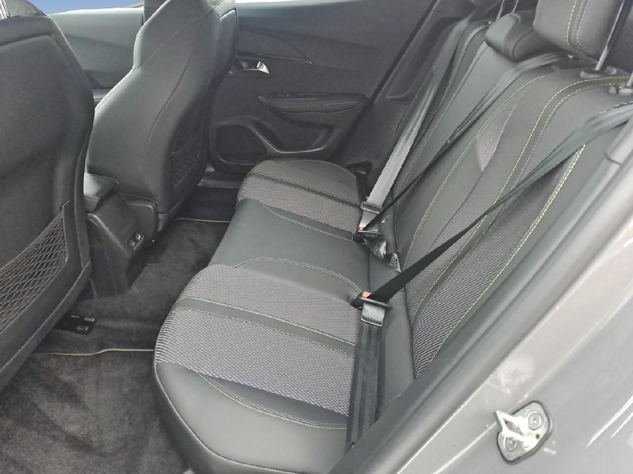 Peugeot 2008 puretech 130 s&s eat8 gt — photo 10