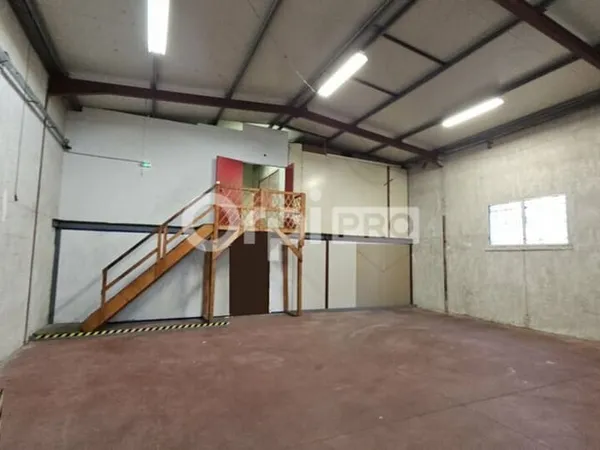 Local d'activité 367 m²