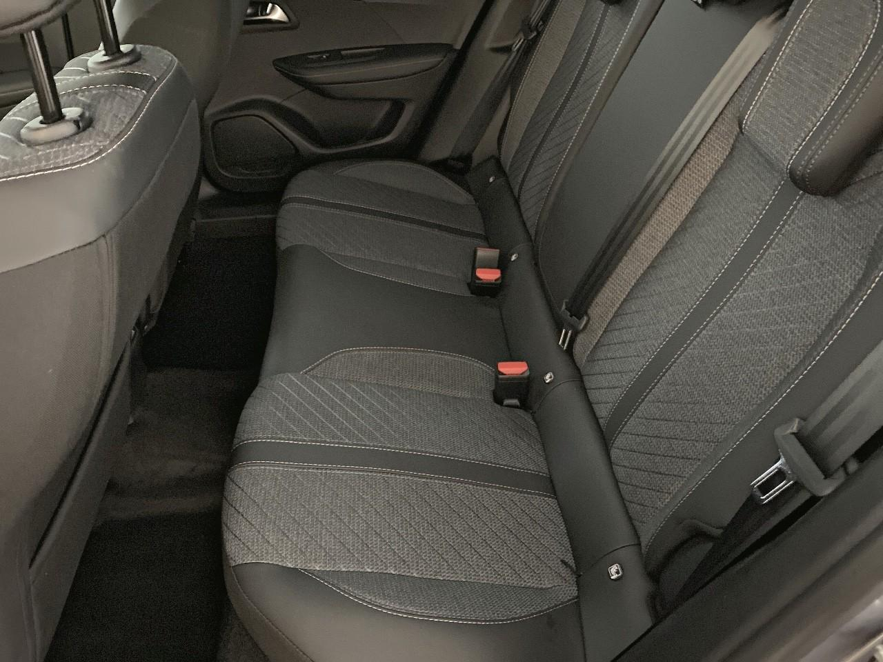 Peugeot 2008 hybrid 145 ch e-dcs6 allure — photo 10