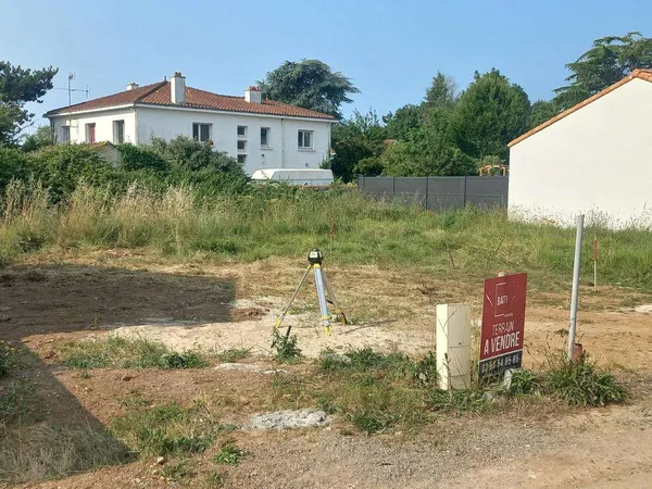 Terrain 308 m²