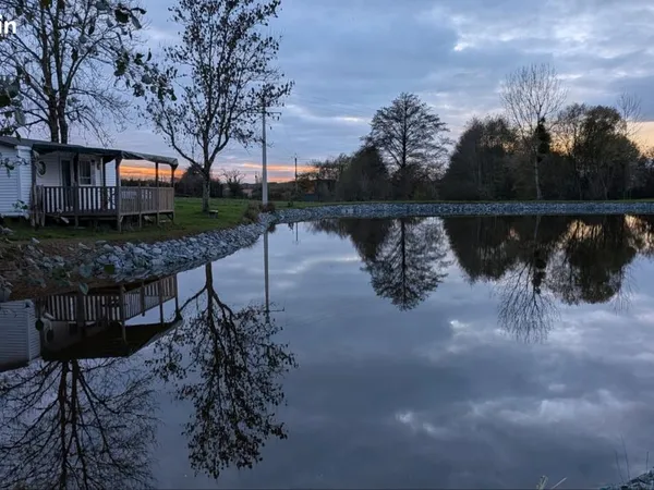Terrain de loisirs 8500 m² + Étang de pêche refait à neuf + Mobil-home