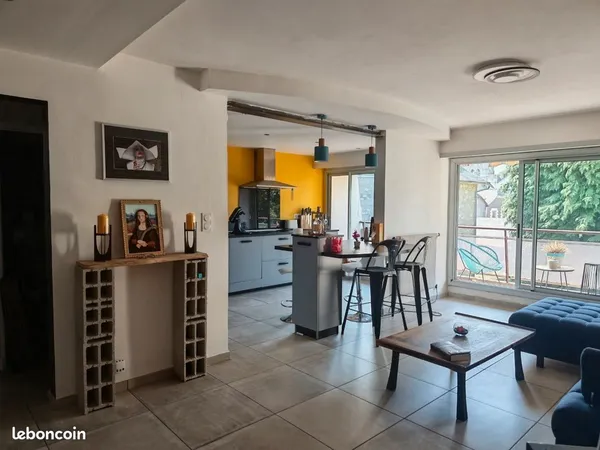 🏡 T3 rénové avec 2 terrasses, garage et cave - Ussel