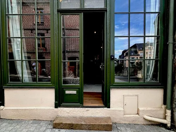 Honfleur - saint-léonard - 39 m² rénové à neuf, meublé, avec cour privative