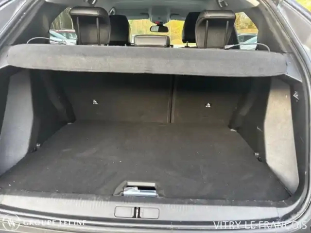 Peugeot 2008 e- 136ch allure business — photo 6