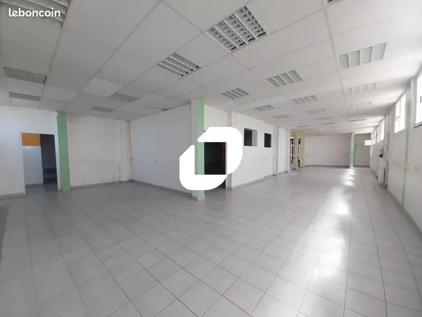 Local commercial 521 m²
