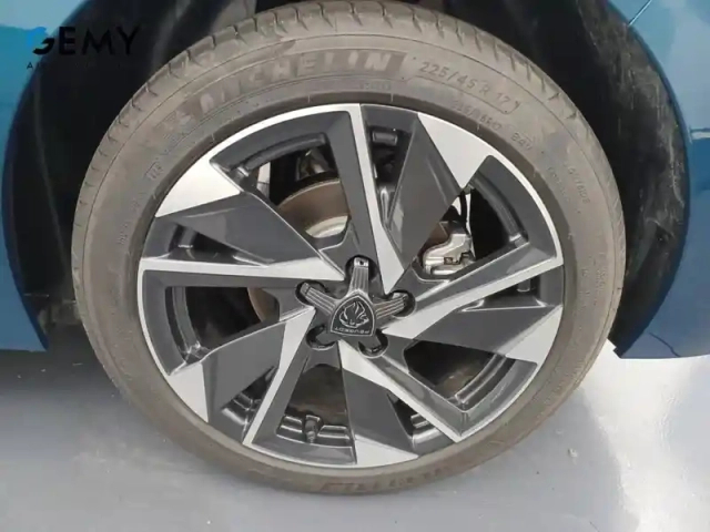 Peugeot 308 hybrid 145 e-dcs6 — photo 11