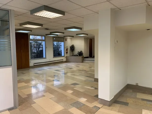 Local commercial 198 m²
