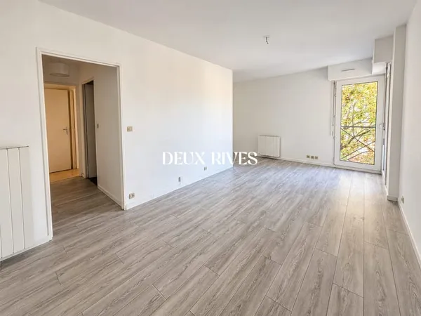 T2 de 47m2 dernier étage avec ascenseur , parking