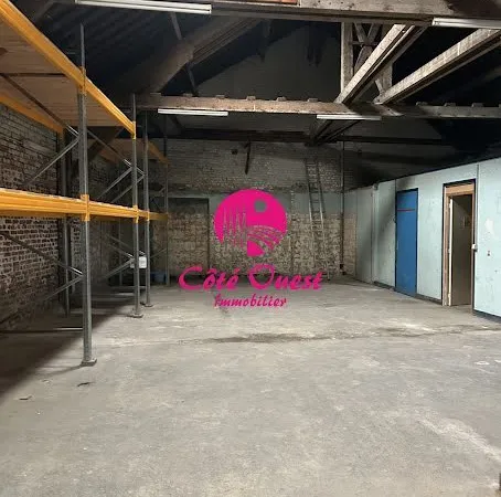 Local 704 m²