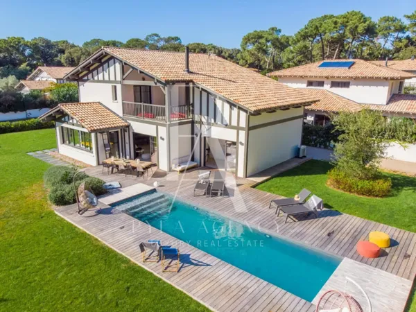 Divine villa vue forêt - Calme absolu - 100m de la plage