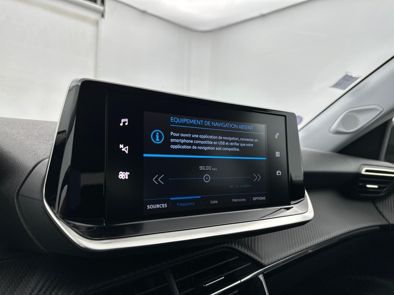 Peugeot 2008 puretech 100 s&s bvm6 style — photo 10