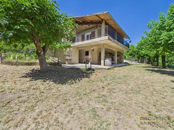 Maison avec 3 chambres - Dépendances - Grand terrain à vendr