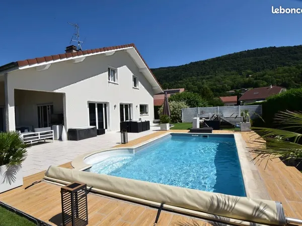 Maison familiale 172 m² habitables (223 m² utiles) , 5 chambres, piscine