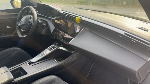 Peugeot 308 1.2 PureTech 130 EAT8 - GT – 2023 – 41992 km – Essence – Boîte Automatique — photo 17