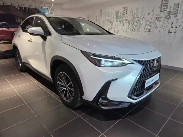 Lexus Nx 450h+ luxe 4wd my24 — photo 1