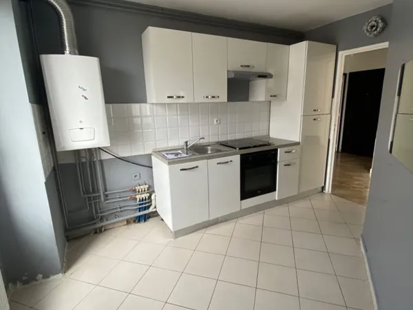 T2 avec petit balcon en étage élevé