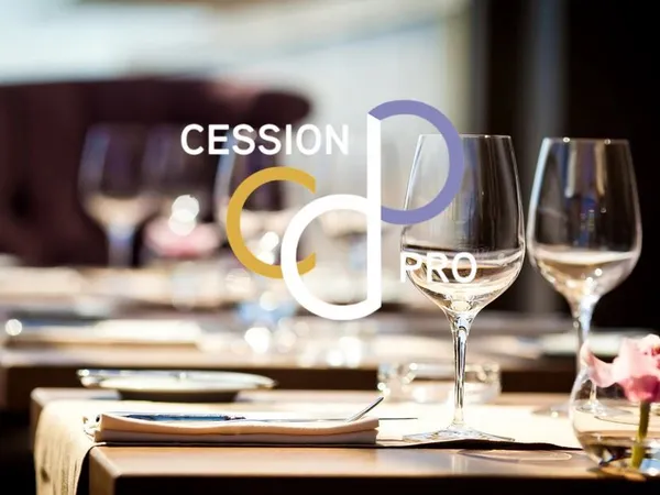 A VENDRE, RESTAURANT DE CHARME AVEC JARDIN, GARAGE ET LOGEMENT AU COEUR DE L'UZÈGE