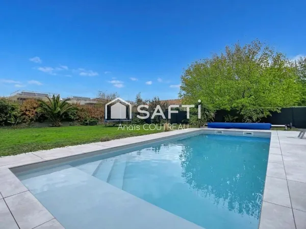 MAISON CONTEMPORAINE RÉCENTE DANS ENVIRONNEMENT CALME AVEC PISCINE