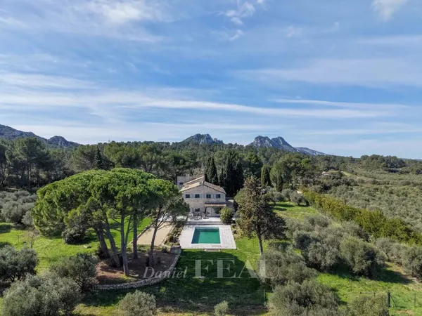 Eygalières - Mas avec vue sur le vieux village