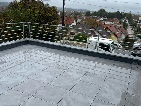 Pontarlier- Appartement 85 m2 refait à neuf - terrasse sud 35 m2 - Garage