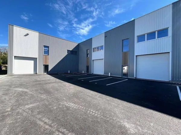 Local d'activité 1018 m²