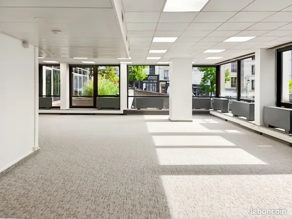 Bureau 216 m²