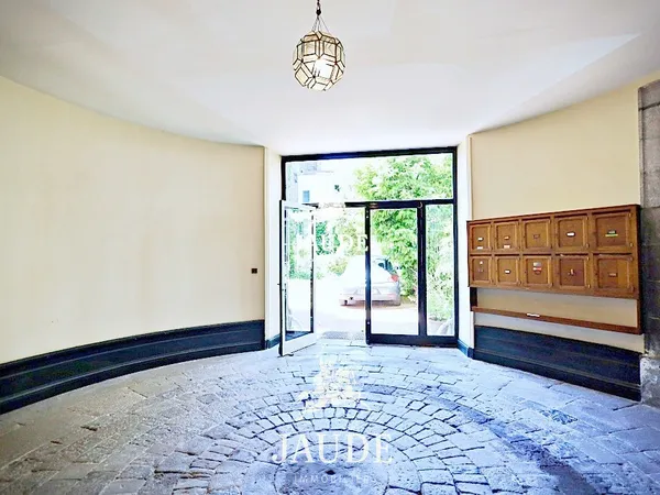 RARE A VENDRE APPARTEMENT 92 M2 IMMEUBLE DE CHARME AVEC PAR