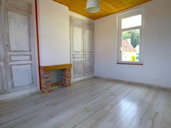 Jolie maison sans travaux, trois chambres avec jardin et dépendance.
