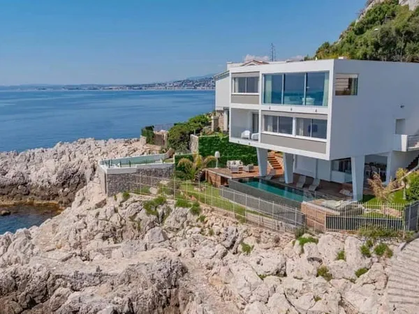 Villa 6 pièces 247 m²