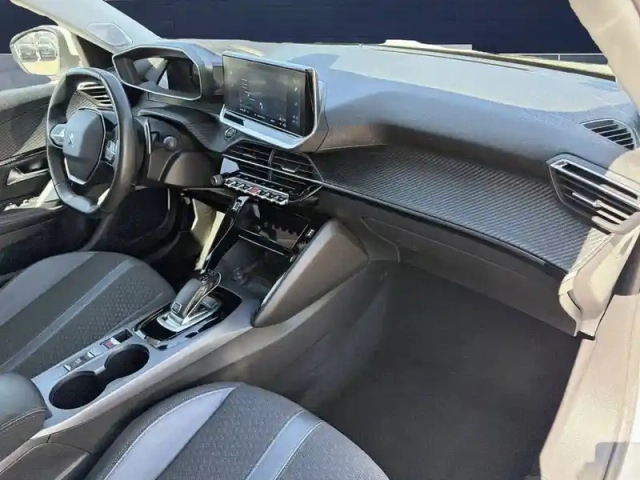 Peugeot 2008 puretech 130 s&amp;s eat8 — photo 18