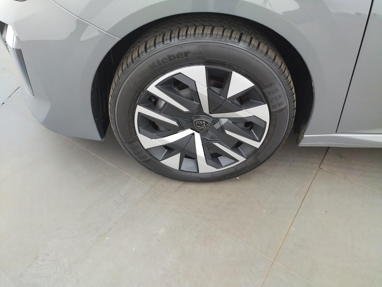 Peugeot 208 hybrid 100 e-dcs6 premium — photo 27